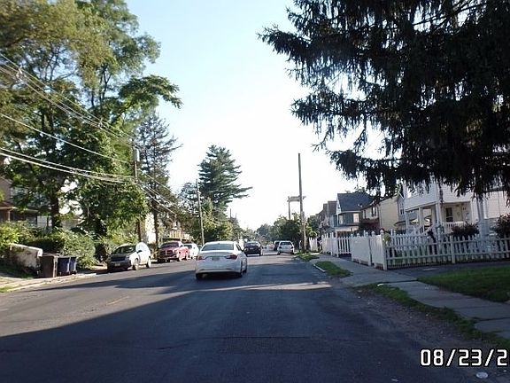 Exterior Neighborhood (street photo)