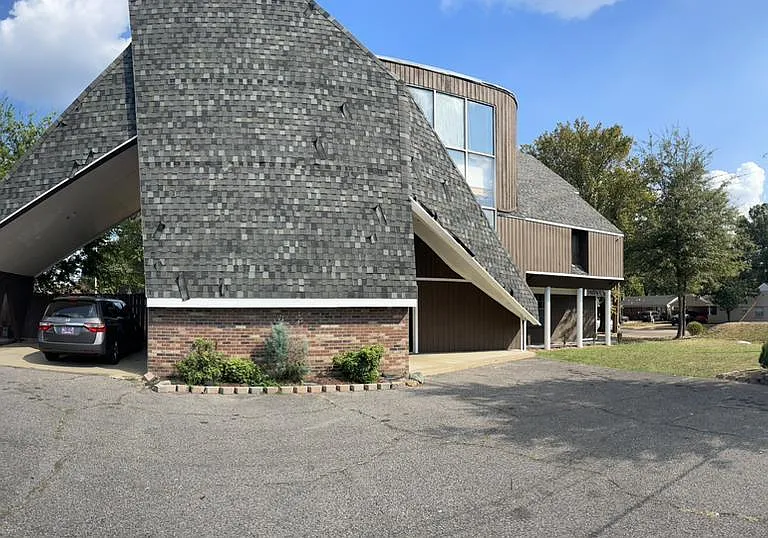 2914 S Mendenhall Rd — Photo 1