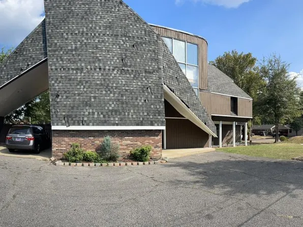 2914 S Mendenhall Rd, Memphis, TN 38115