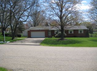 1034 Meandering Creek St NW, Uniontown, OH 44685