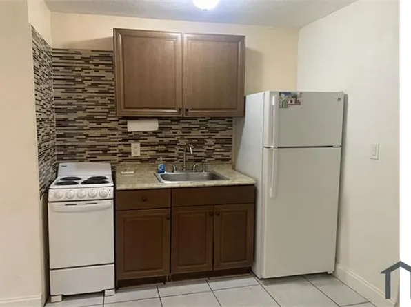 38 SW 6th Ave, Dania, FL