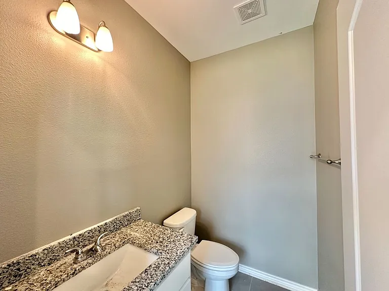 3 Bedroom 2.5 Bathroom Townhomes At Villa Rosa! Now Offering 1/2 Off First Full Months Rent! — Photo 28