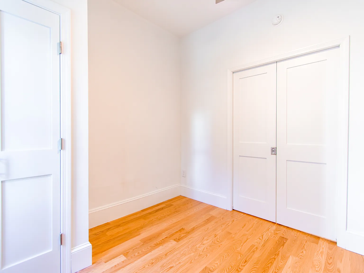 2 bed, 999 sqft, $4,000 — Photo 4