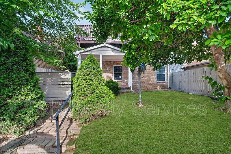 4 bed, 2.0 bath, 2024 sqft, $2,100 — Photo 2