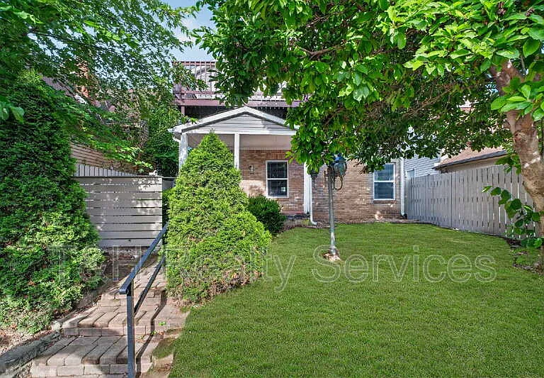 210 N Keystone Ave — Photo 2