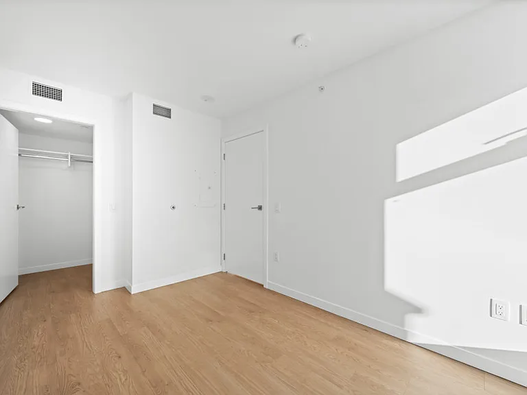1661 Davie St — Photo 106
