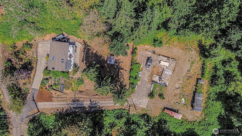 4th image of 317 68th Avenue E