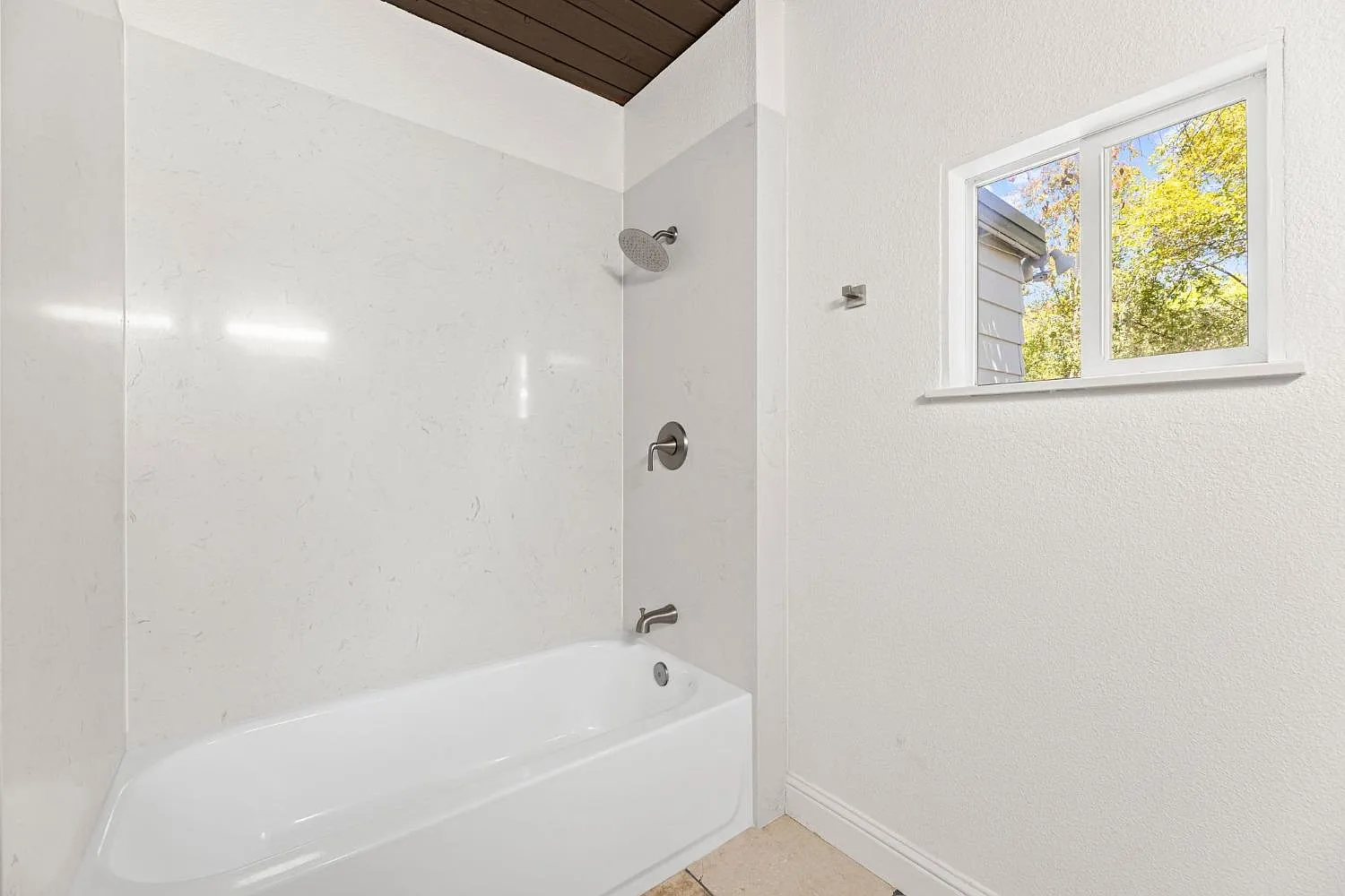 4 bed, 1600 sqft, $1,350 — Photo 4