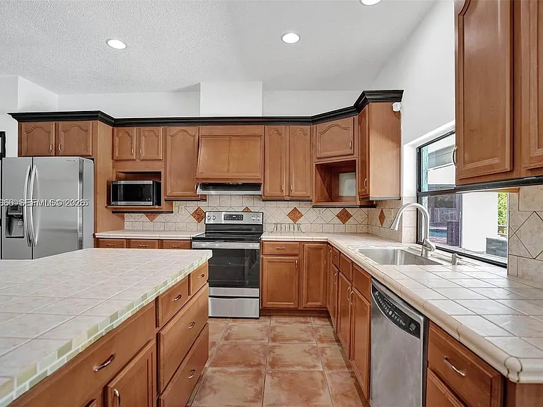 16610 Royal Poinciana Ct #16610 — Photo 21