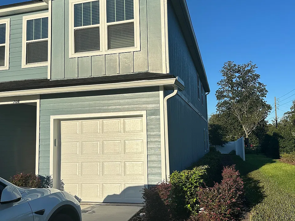 706 Sailor Grove Ln