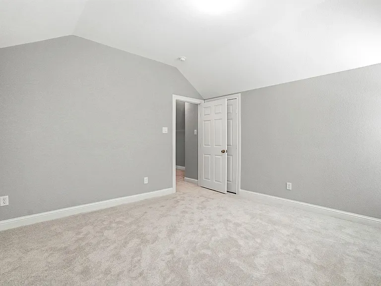 502 Louisa St — Photo 33