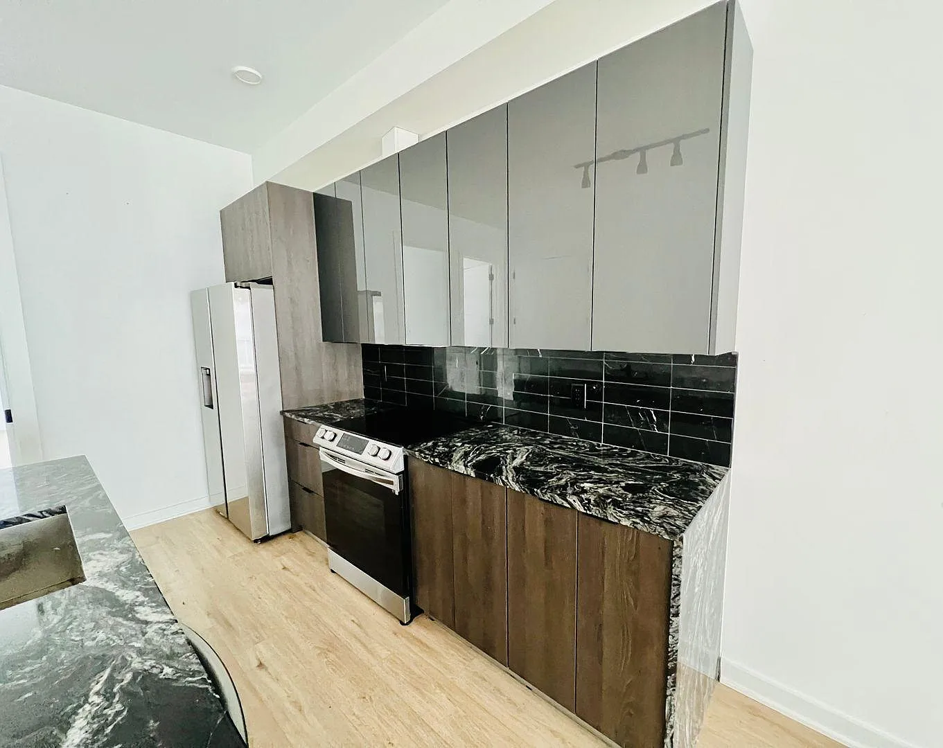 2 bed, 1000 sqft, $1,950 — Photo 2