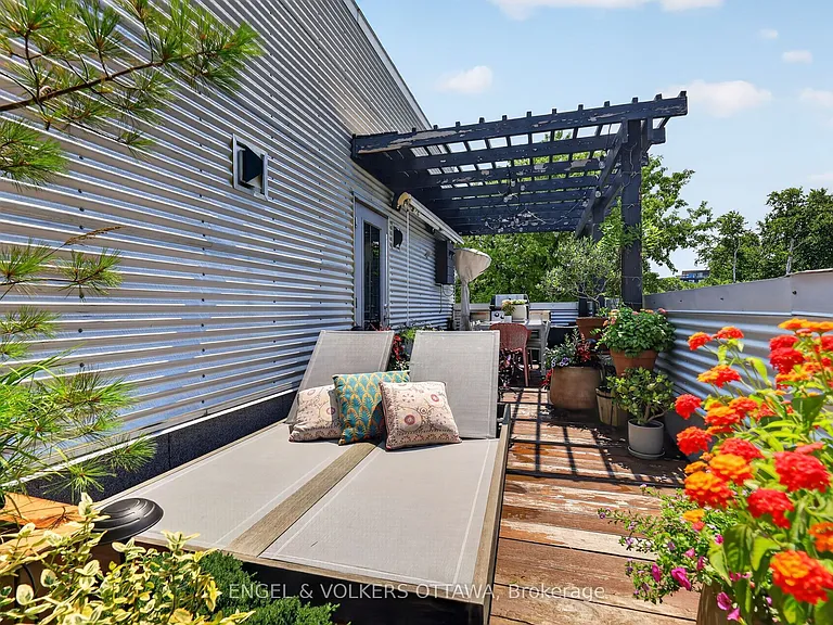 144 Evelyn Ave — Photo 8