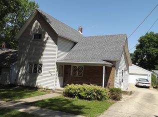 519 W 8th St, Dixon, IL 61021