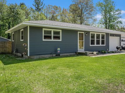 2 S Buys Rd, Muskegon, MI, 49445
