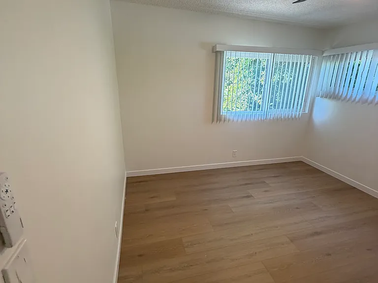2733 Montrose Ave #5 — Photo 16