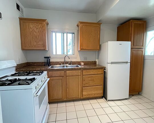3rd image of 843 Huntley Dr #843