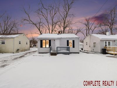 2156 E Parkwood Ave, Burton, MI, 48529