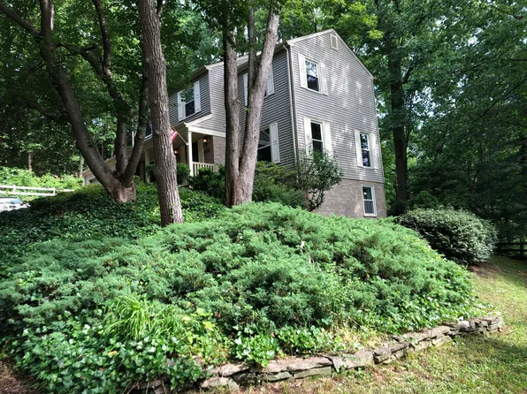 6807 Lamp Post Ln, Alexandria, VA 22306