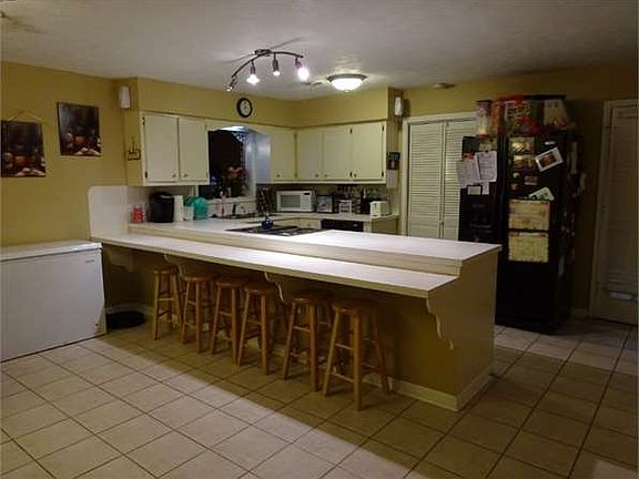 3rd image of 2404 Mary Ann Dr