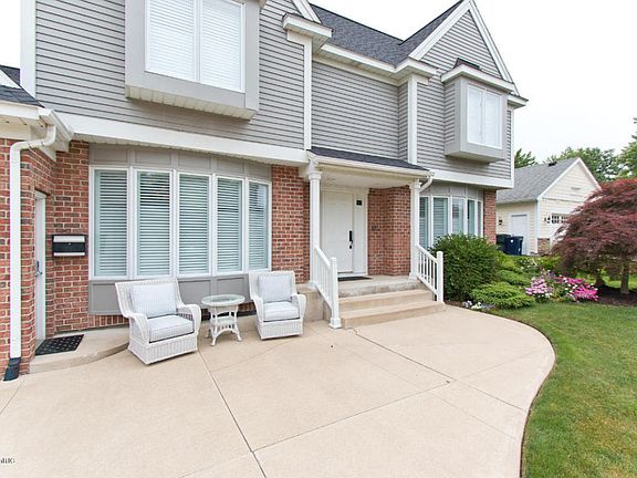 3rd image of 2829 Belleglade Ct SE