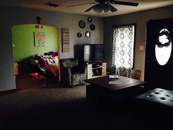 Living Room Looking into 2nd Bedroom