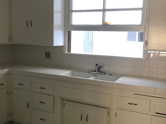 5th image of 1139 Glenville Dr #4