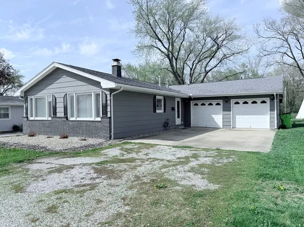 311 E Allen St, Farmer City, IL 61842