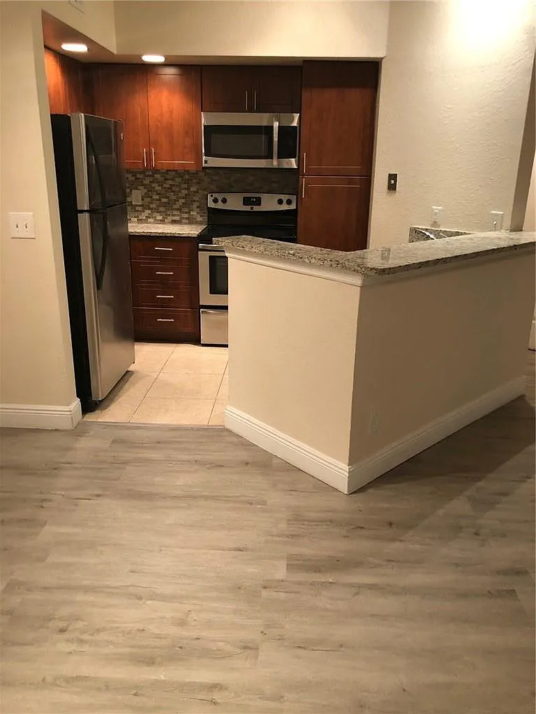 2 bed, 2.0 bath, 1065 sqft, $2,350 — Photo 4