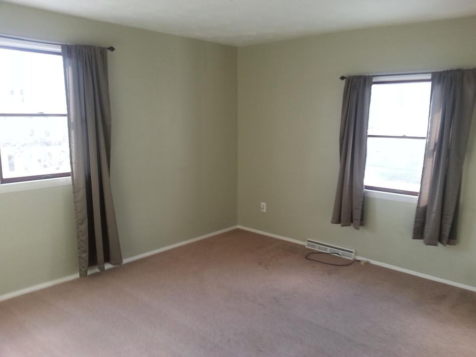 2nd image of 20 Prospect St #B