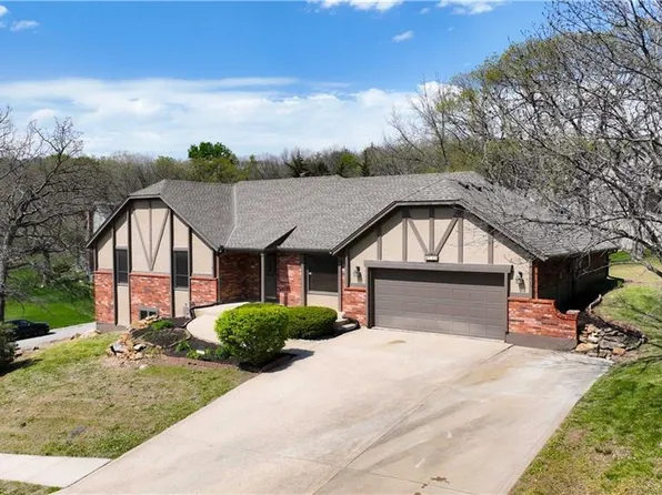 6723 Clairborne Rd, Shawnee, KS 66217