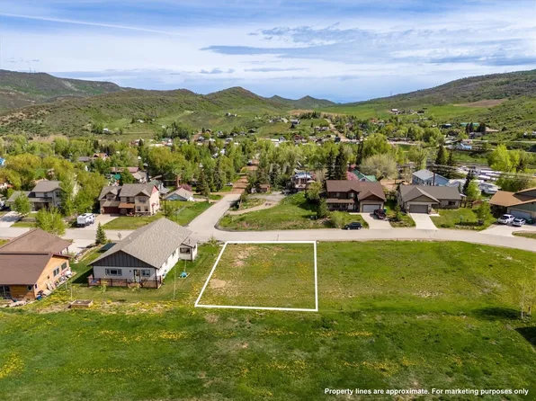 140 Oak Ridge Cir, Oak Creek, CO 80467