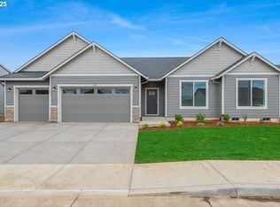 525 E 4th St, Yamhill, OR