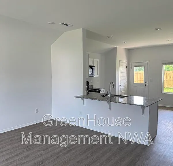 2637 E Gila Way — Photo 3