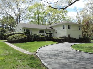 54 Rocking Horse Trl, Pt Chester, NY 10573
