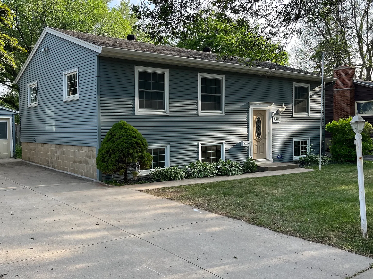 4 bed, 1976 sqft, $2,100 — Photo 3