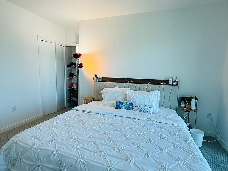 Spacious bedroom with lots of light