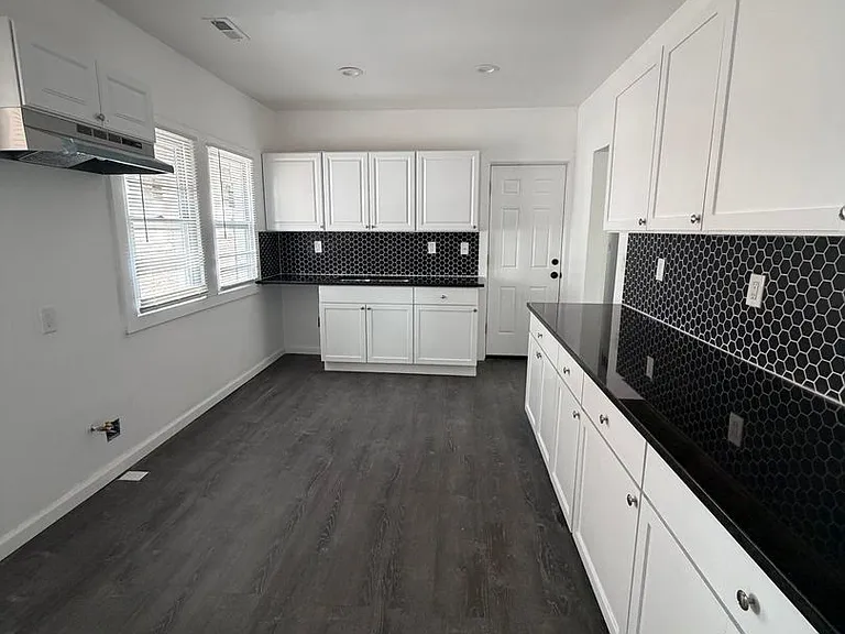 3250 Webb St — Photo 3
