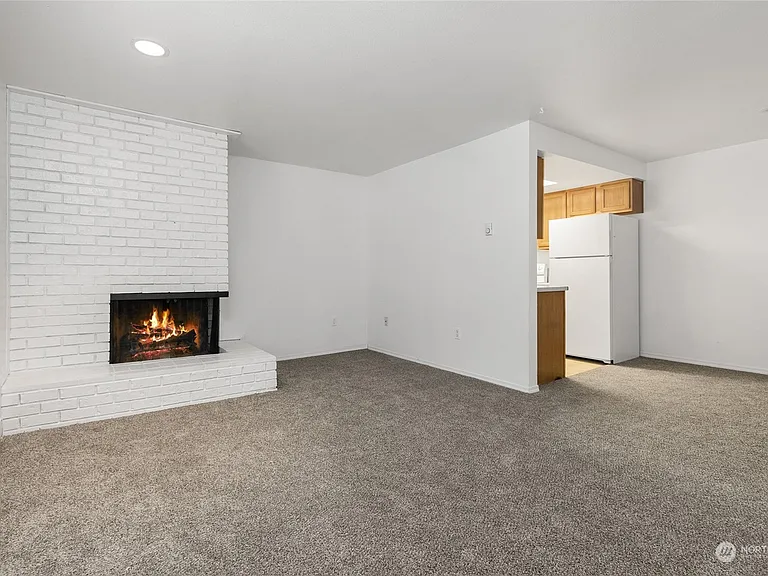 1121 S Woodlawn St #1 — Photo 2