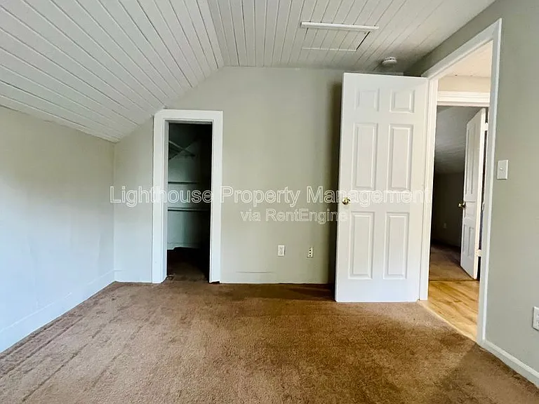 708 Elizabeth St — Photo 12