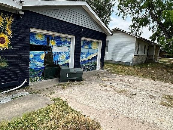 4th image of 810 E Bowie Ave