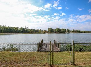 1520 Lakeshore Dr, Beechgrove, TN 37018
