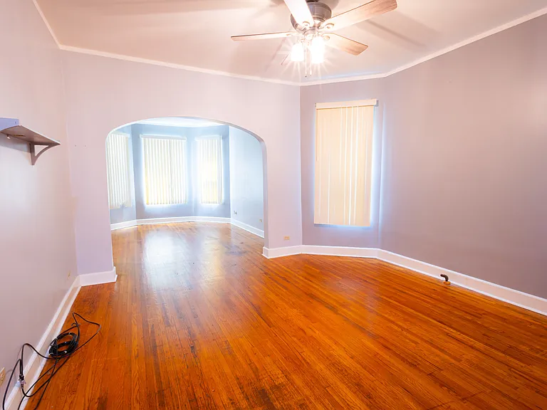 7250 S King Dr #1 — Photo 3