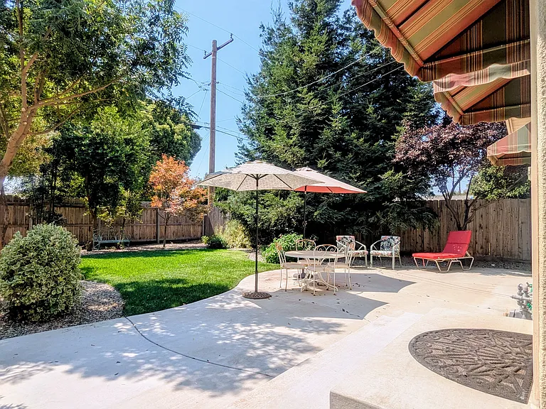 W Kaweah Ave — Photo 25