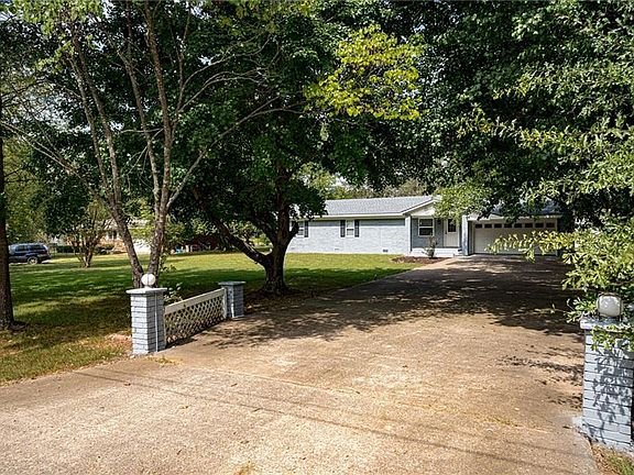 2nd image of 1307 Charles Dr
