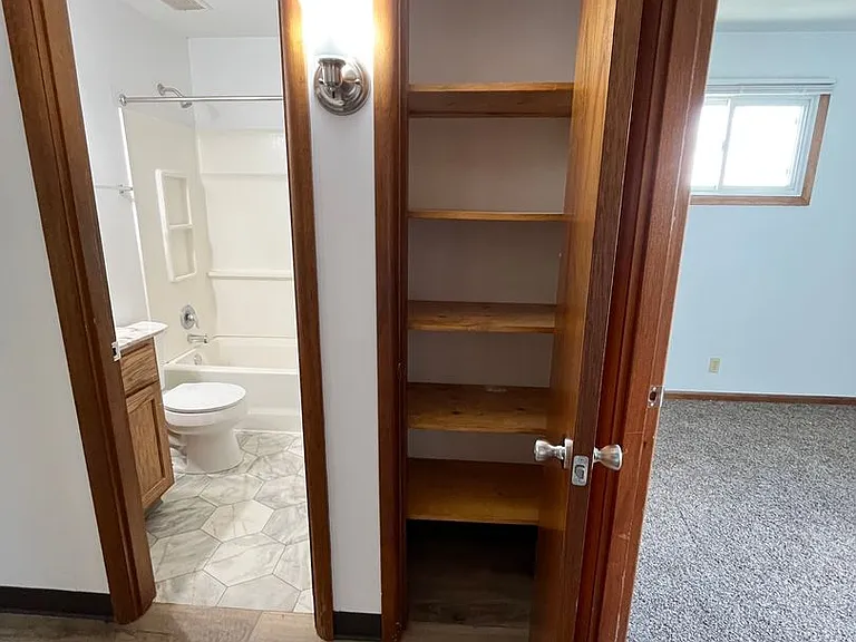 2332 S Duluth Ave — Photo 11