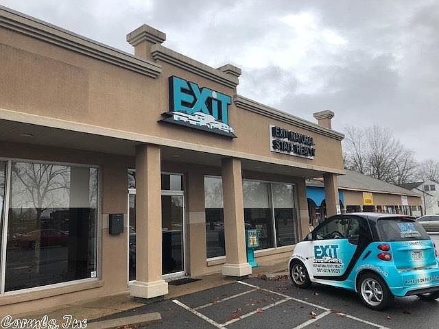 1st image of 904 E Race Ave