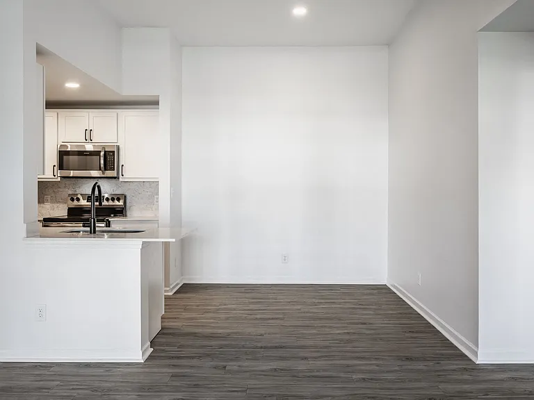 Sundance Apartments — Photo 6