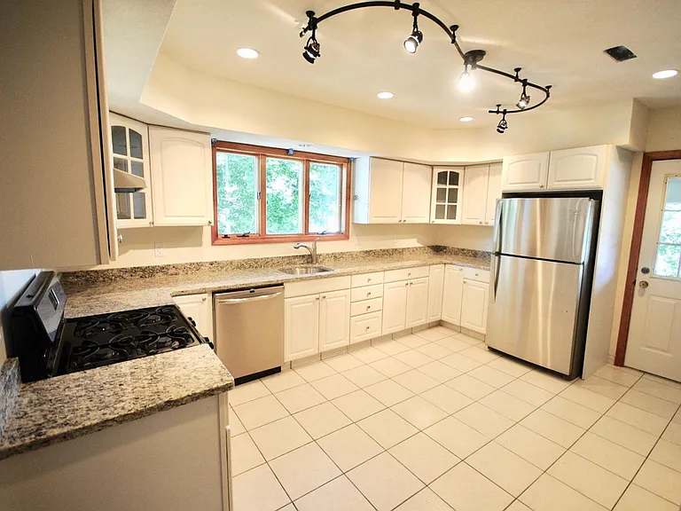 25 Taylor St — Photo 1