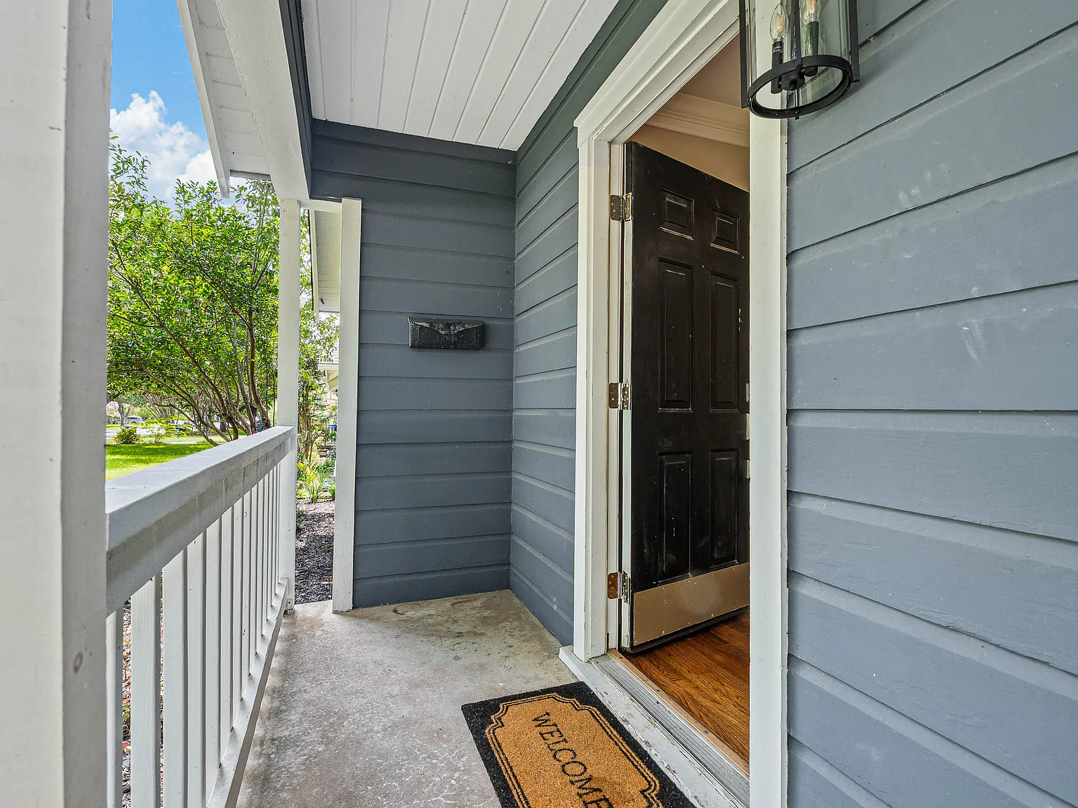 3 bed, 1858 sqft, $3,950 — Photo 3